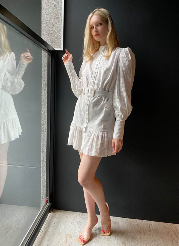 白肌美妖精！長腿C罩杯歐洲美少女「艾瑪・羅倫斯」出道！