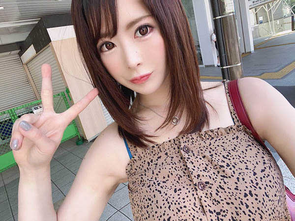 長舌美女！ 172公分長腿H罩杯女優「辻井穗香」推特火力展示傲人舌長電翻粉絲！