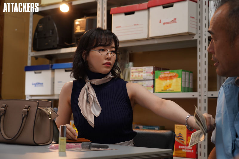 絕美人妻「三宮樁」偷東西被抓包！遭強制「肉體賠償」中出懲罰...