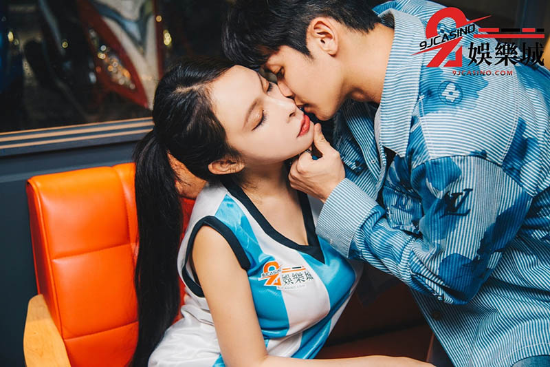 世界盃足球賽開打！娃娃也跟仔仔搞起來了！