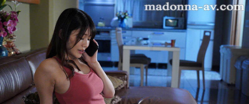 欲求不滿人妻「神宮寺ナオ」被公公中出調教成色色的身體！