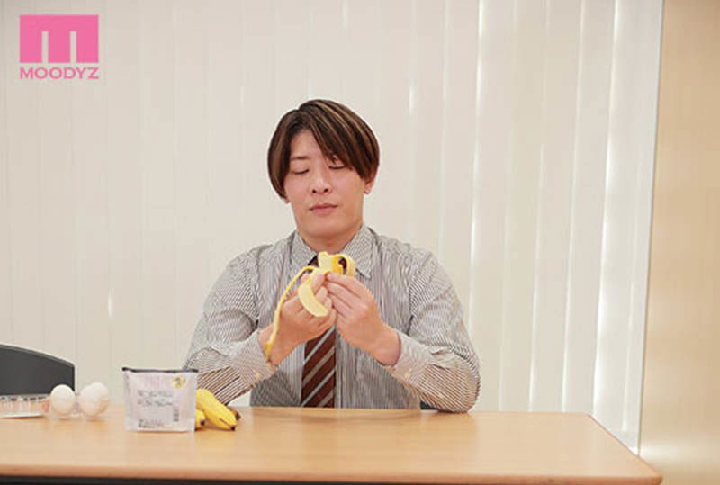 新人OL「二葉エマ」為透過試用期簽下玩偶契約每天要讓上司蹂躪20次才合格