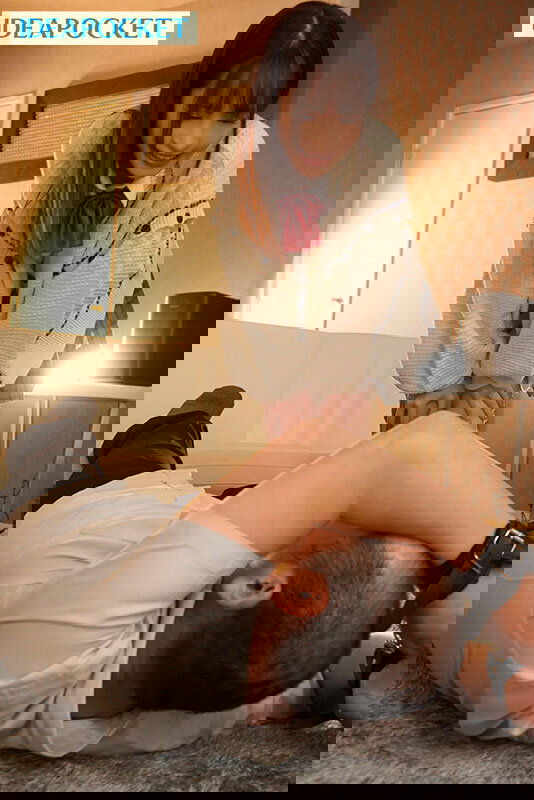 神經病又怎樣！瘋癲美少女「桃乃木かな」就喜歡禿頭胖子，囚禁店長逆侮辱！