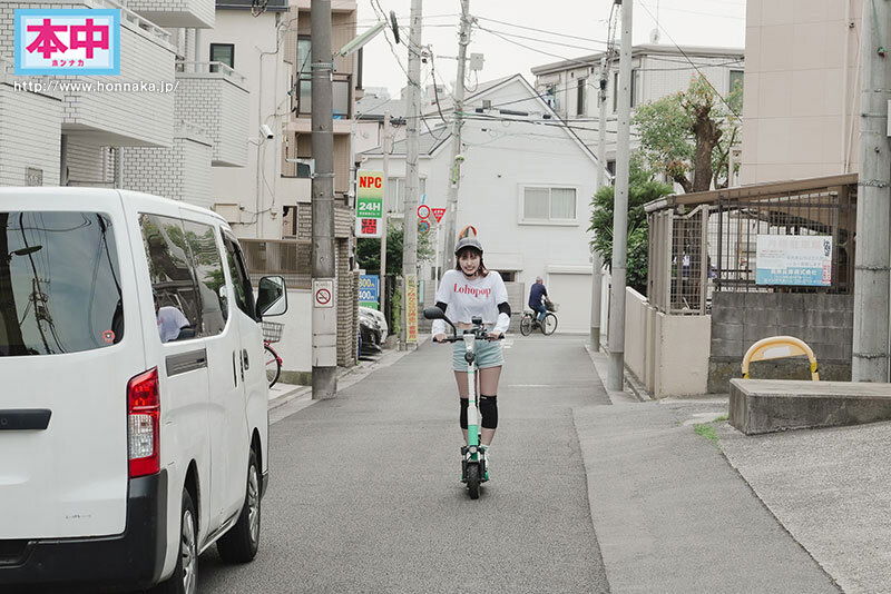 卵蛋排空!頂級癡女「美谷朱里」突襲M男家,又打又踩逼他中出