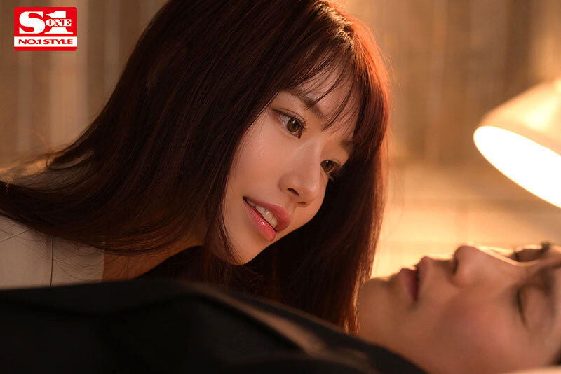 跟絕美女上司「河北彩花」出差!共處一室時被勾引出軌了⋯⋯