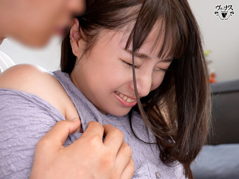 敏感帶是喉嚨！ F奶素人妻「三戶優」出道，就想被他狠塞嘴巴！