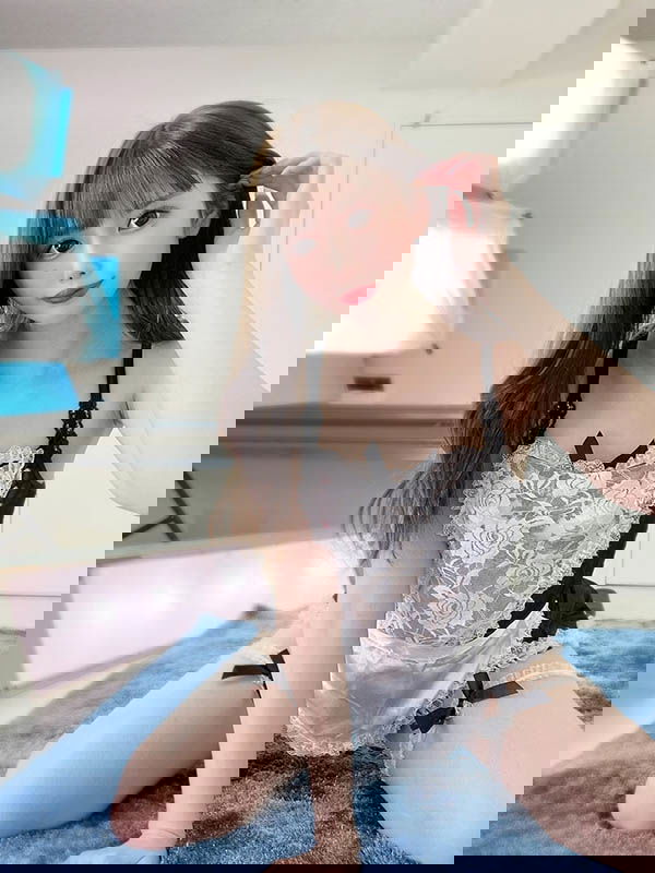 「微乳美少女」本色覺醒三大商人搶著要… 一口氣解鎖四項暗黑成就超狂