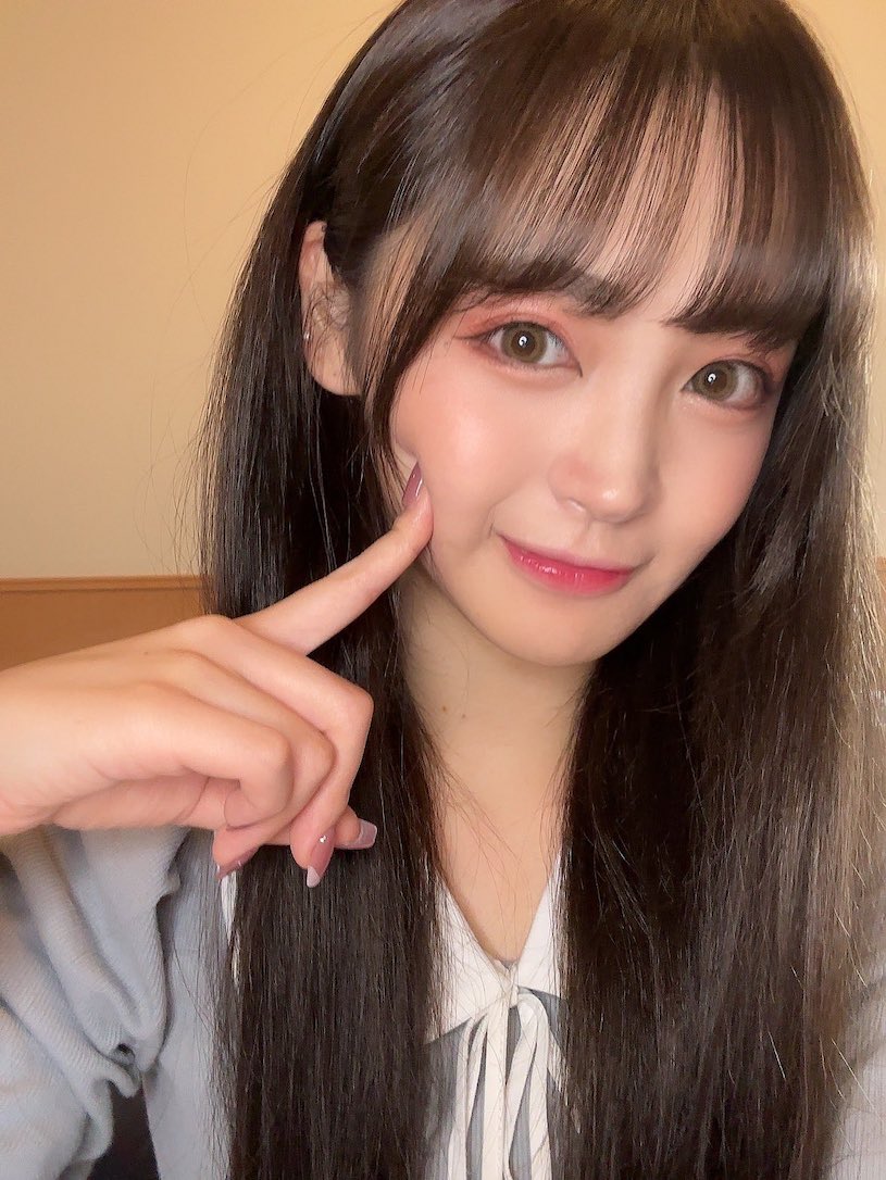 「美乳名門大小姐」萌到可以參加早安家族,「擅長一字馬」筋骨超柔軟!