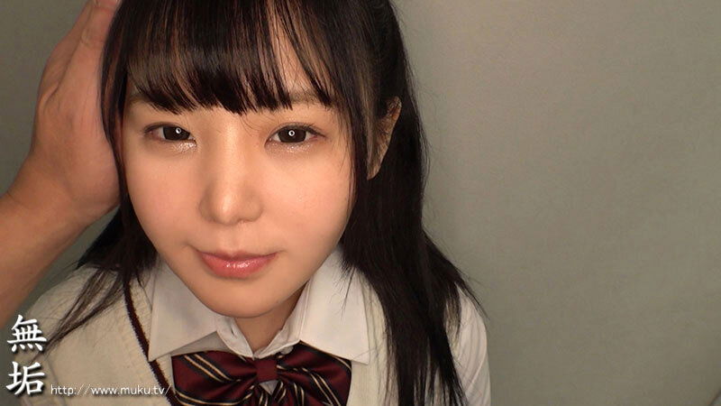 150小馬制服美少女「F奶發育超好」，「愛大叔身體」含到超感動！