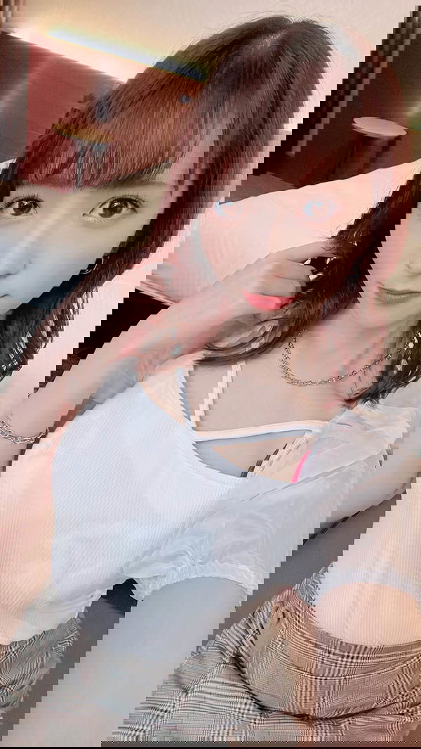 F罩杯白嫩美乳「小花のん」改當專屬女優，「走輕熟美豔人妻路線」粉絲爆期待！