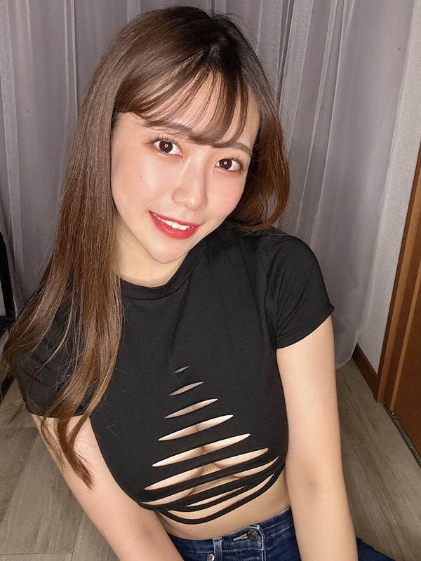 出道滿一年的「G奶鑽石級美人妻」,「誘惑WIFI裝」白嫩南半球太挑逗!