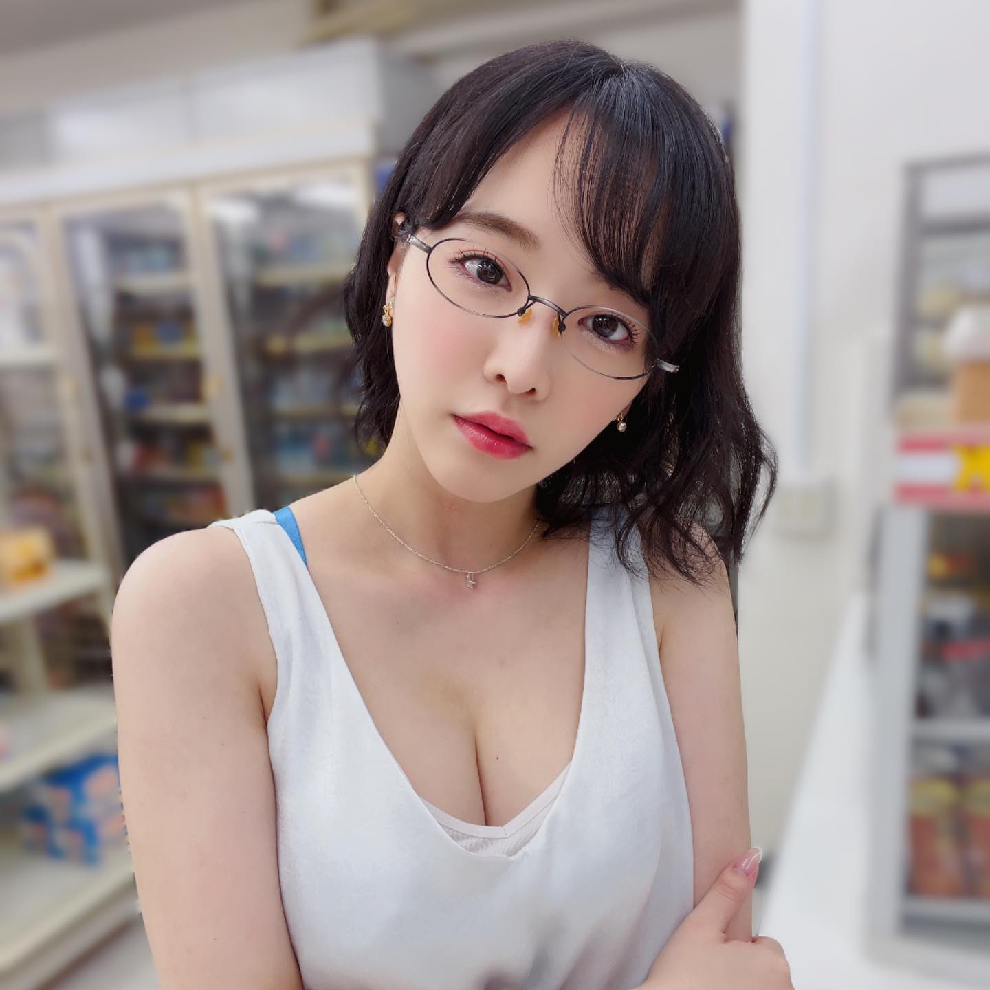 M系白虎女神《三宮椿》面冷身敏感無表情的高潮冷身更讓人想壓制狠虐