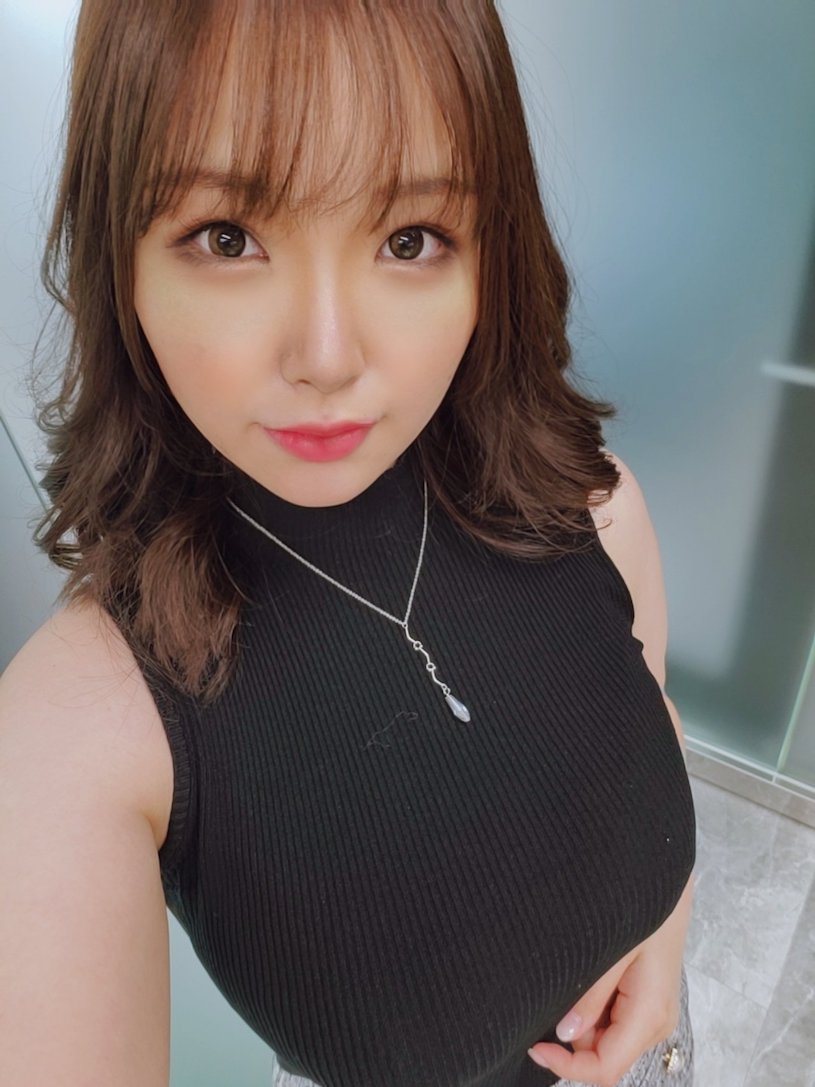 22歲超兇J奶人妻「聖璃都愛」，「超級大奶」散發陣陣乳香！