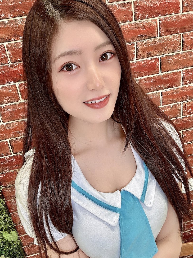 粉紅美乳妹「栗宮雙葉」改名重新回歸，「白嫩頂尖曲線」超受好評！