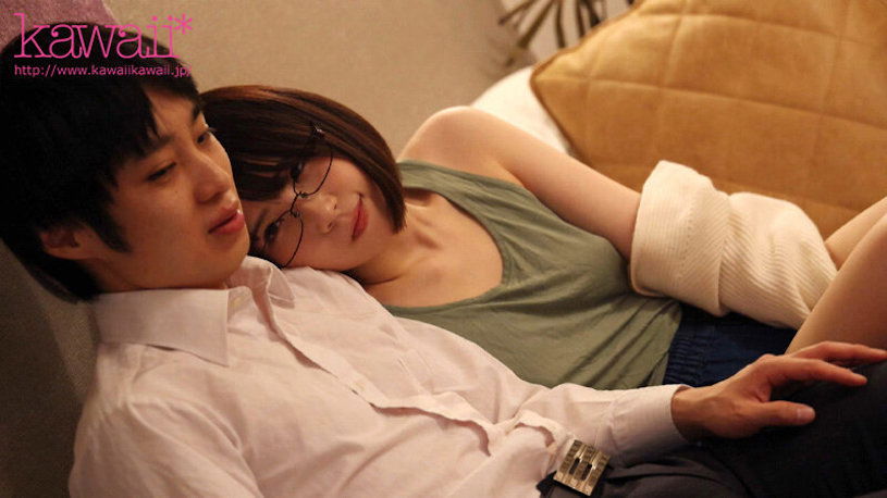 帶著可憐的同事回家沖澡,正妹「千石萌奈果」的居家服無心誘惑超犯規...