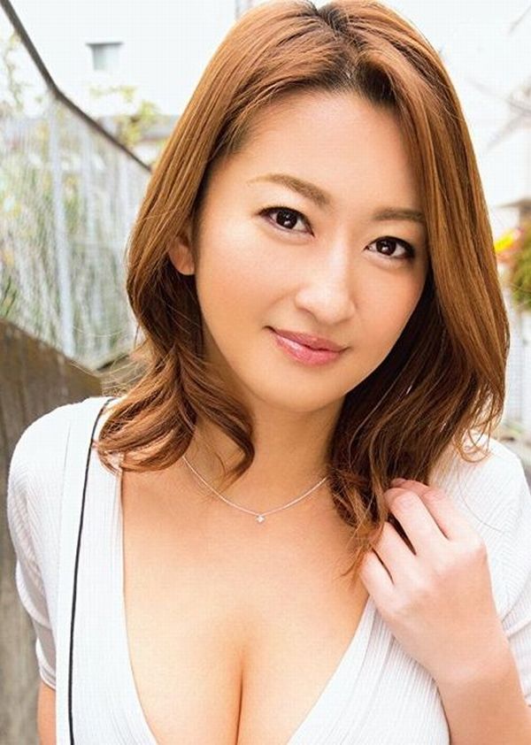 終於回來了！久違四年！ 「爆乳美熟女」頂著人肉比基尼體再次閃電回歸