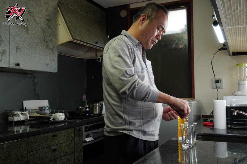 老爸不顧親情倫理…看上眼後直接橫刀奪愛壓著玩被雙重背叛太屈辱！