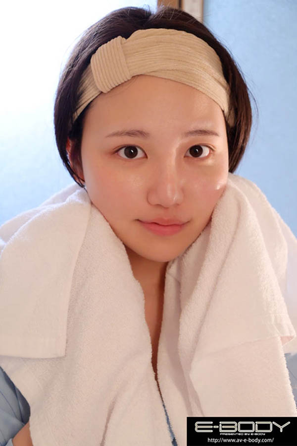 暴雨來臨！來到巨乳同事「天月あず」家住一晚白色襯衫露出飽滿形狀忍不住下手了