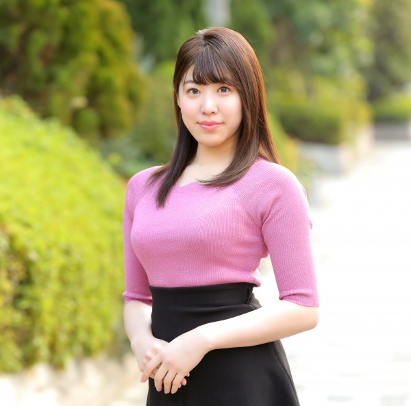 真·人與人連結！超完美8頭身遭前後夾擊「神級BODY」成人肉橋