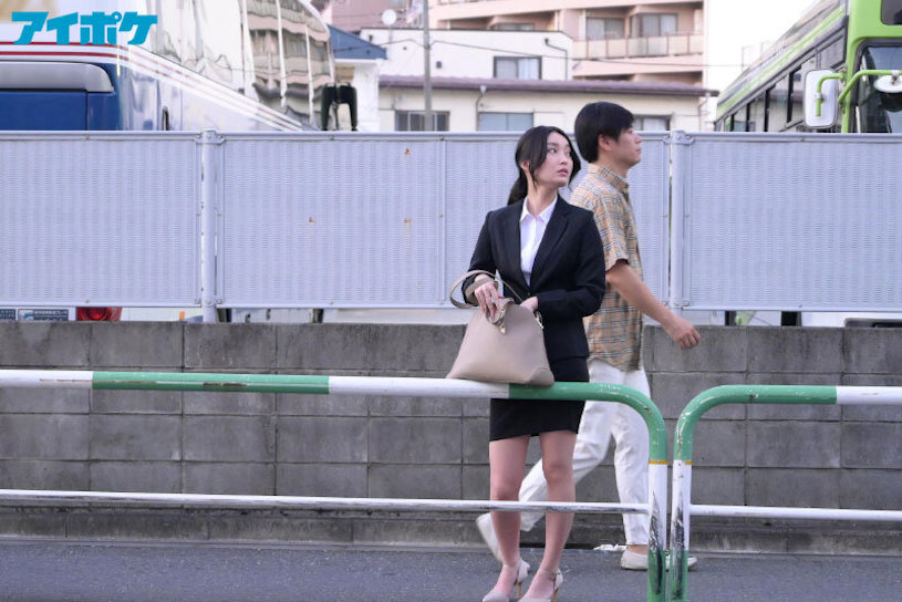 懷念的大ㄐㄐ！長腿妹「藤井一夜」趁男友外出，和前任搞到天翻地覆！