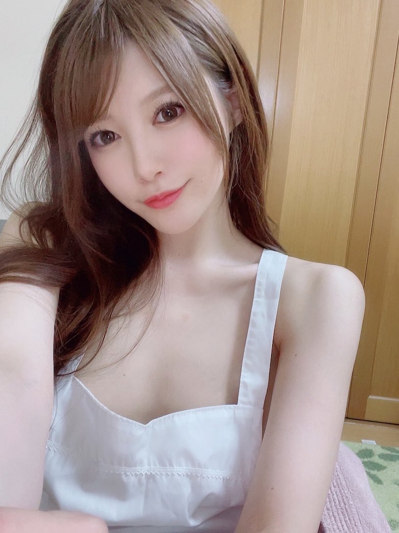 新作登排行榜冠軍！ AV影后「相澤南」扮超美乳製服妹！