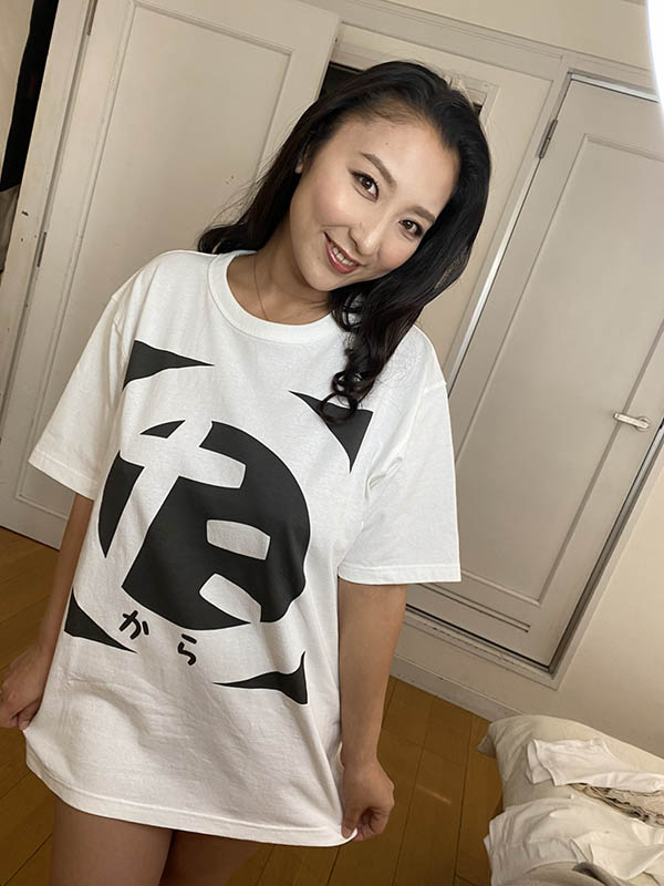 窒息式乳量!巨乳女優《相內司》H Cup無敵黑肉豐潤體衝擊感滿滿