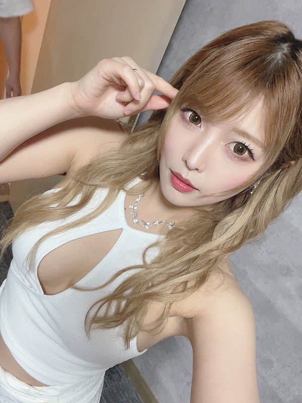 人氣企劃女優！美艷小馬「新村朱里」F奶超辣，還擅長解鎖新技能！