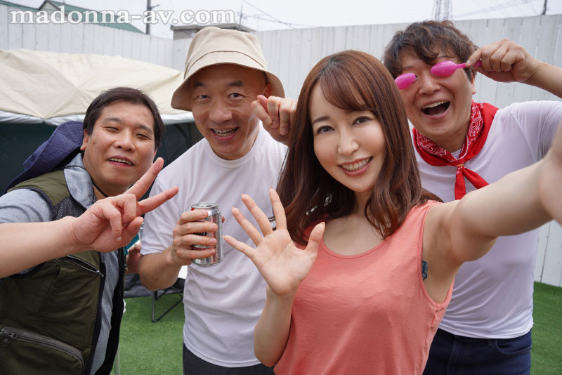 社區露營NTR！美尻人妻「筿田優」被大叔輪流蹂躪！