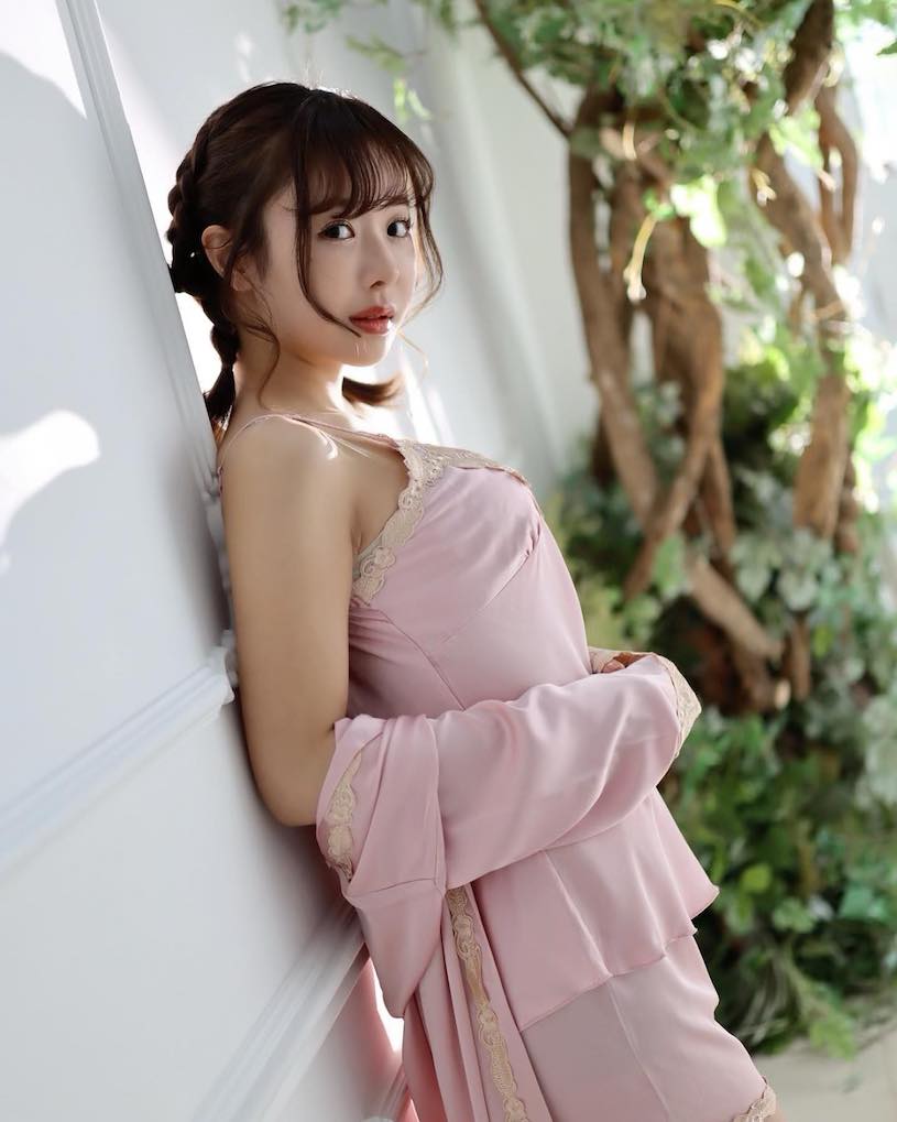 24歲E奶小馬「栗山莉緒」變人妻專業戶,「美乳+美臀」超優好比例!