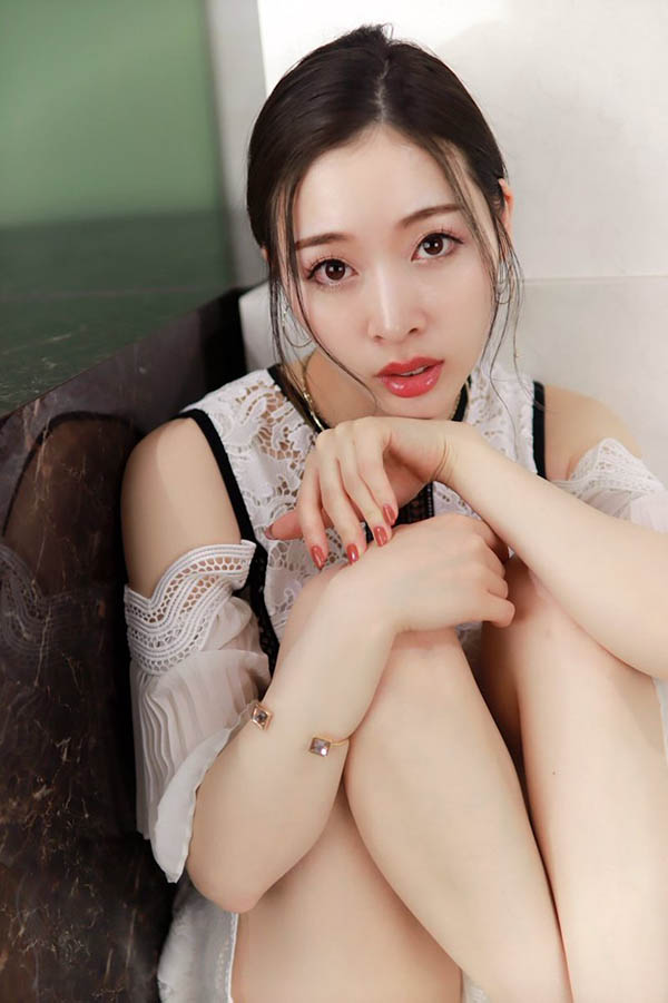 AV界身材教科書！禦姐「本田岬」巨乳、神腿都是極品！