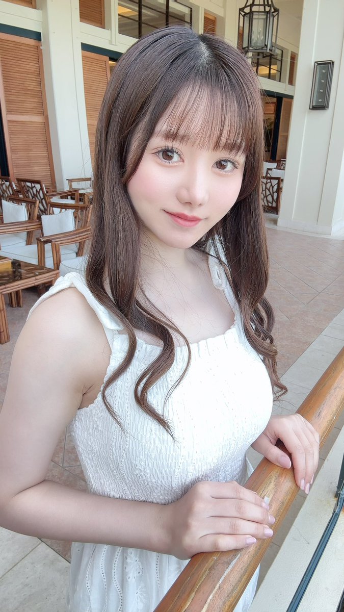 收縮的誘惑G奶!超兇巨乳牙助「五日市芽衣」下海,飢渴表現超好評!