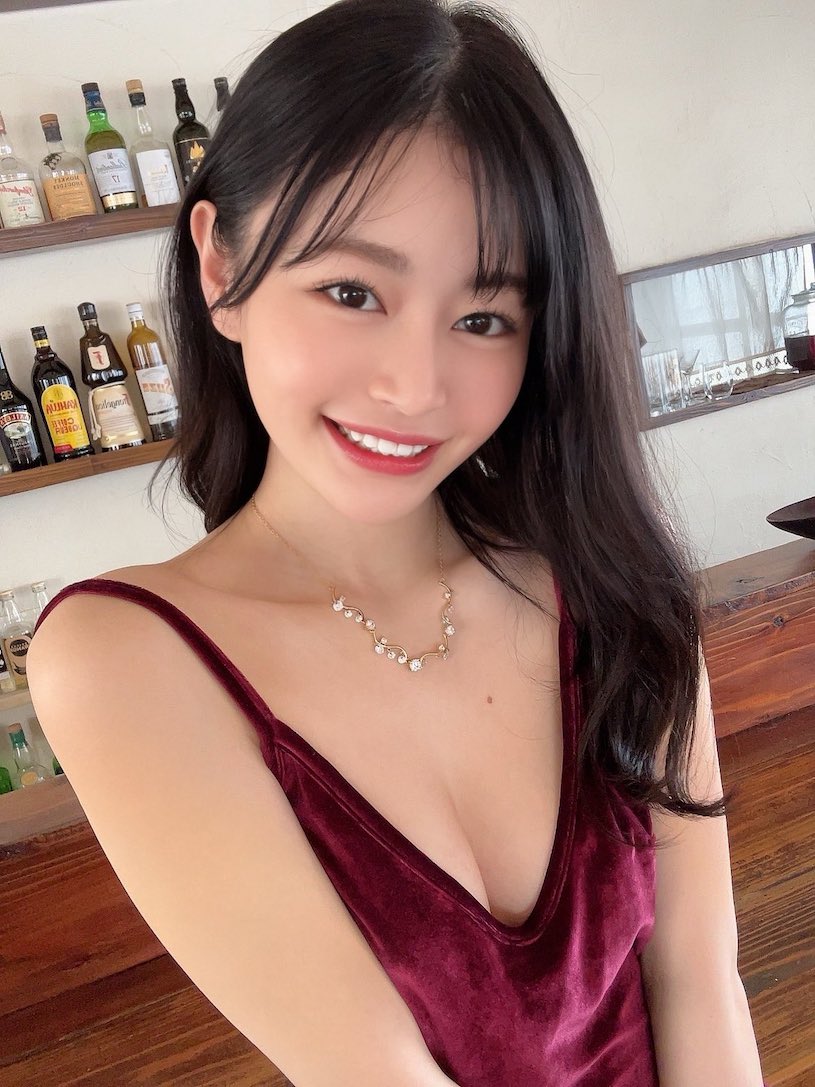 熱血美少女「響乃詩」脫衣後是誘惑深溝，發育超好的「美乳胴體」太撩人！