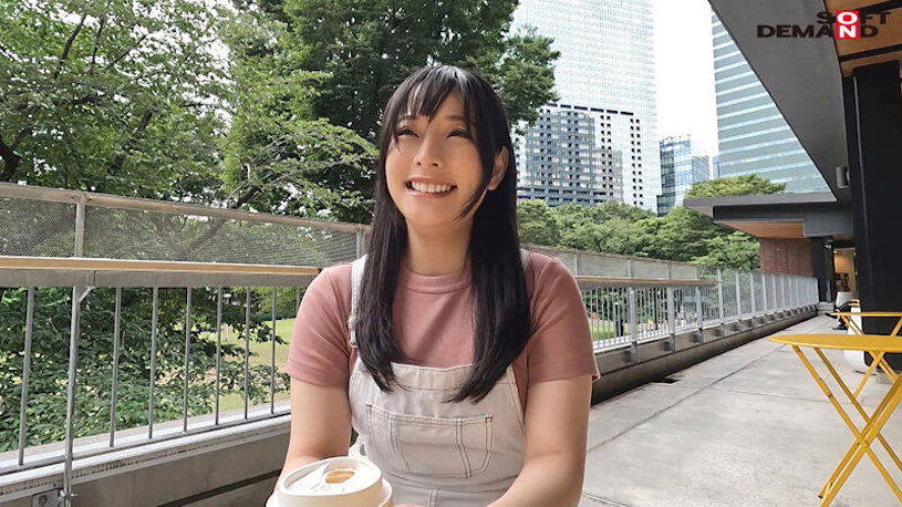 「E奶少婦」頂白嫩美乳出道，四年沒打砲「現在只想做愛」！