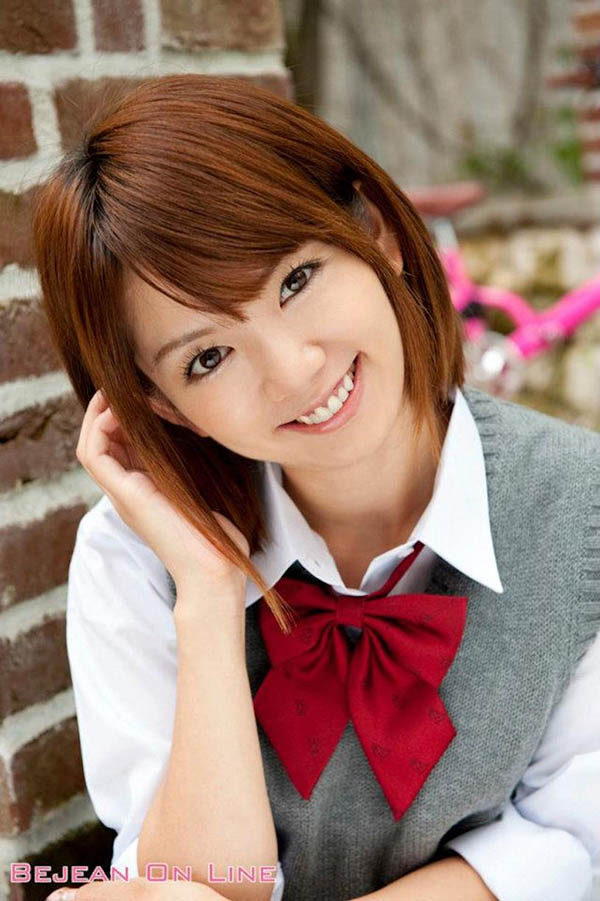 C奶短髮小馬正妹「希美真由」，「迷人童顏」超有女友感！