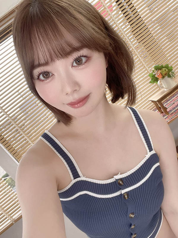 唇紅齒白的C奶小馬「百瀨飛鳥」，「渾圓美胸」超有看點！