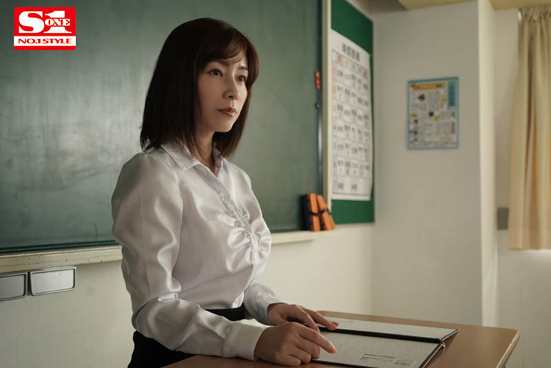 正義班主任「奧田咲」幫助學生擺脫霸凌卻慘遭報復性玷污玩到路都走不穩