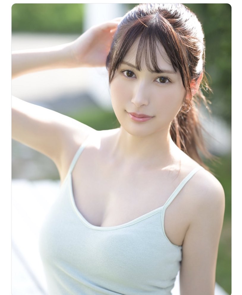 S1 顏值超高的神級新人！ 「雪白嫩肌＋逆天長腿」超勾人！