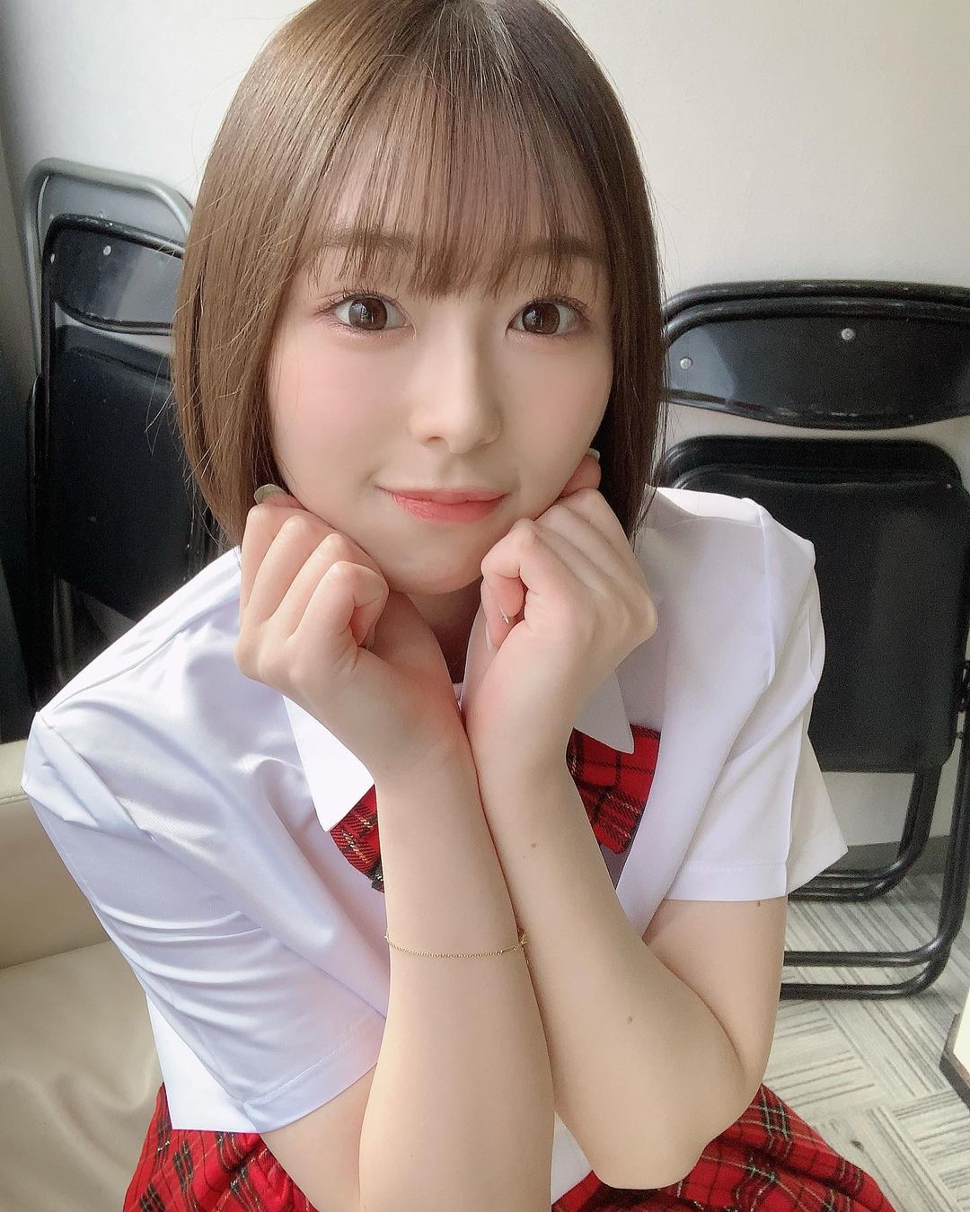 AV愛好者《新名愛明》看片看出心得下海過戲癮…真實感受升天快感