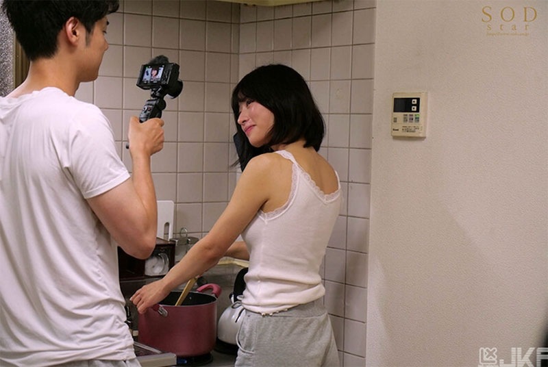 和男友互相懷抱出軌之心! 「宮島芽衣」絕倫再會24小時緊密中出!