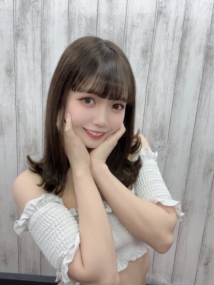 移籍演出被虐片的18歲女優「工藤由羅」，自曝最喜歡被從後面來！