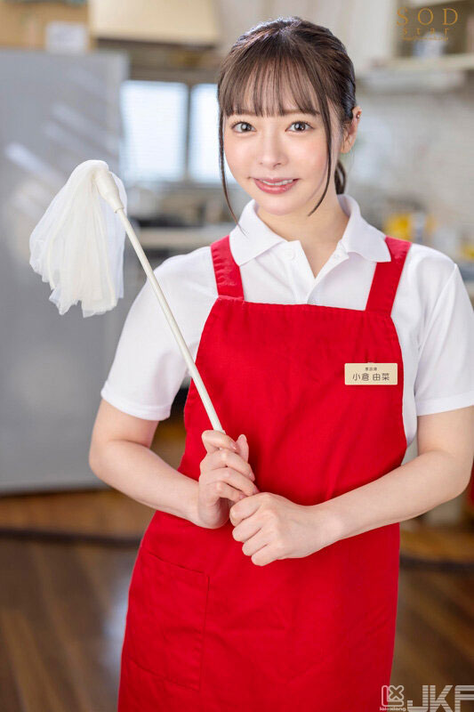 家政婦從客廳做到廚房... 小倉由菜挑戰「不停歇性愛」，一邊打掃竟然還要一邊口愛