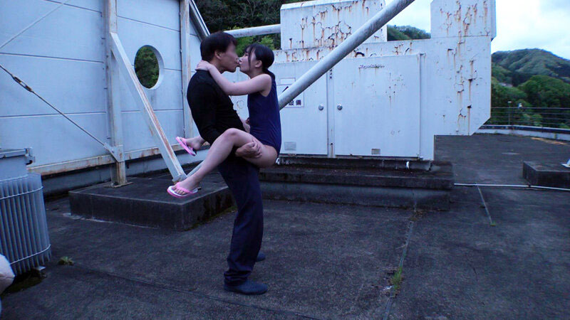 小馬是可以這樣亂玩的嗎?男優使出「火車便當」絕技,帶著由良かな到處揮灑尿液