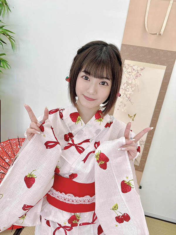 向偶像看齊！小馬18歲《小露露。 》頂「史上最強美少女」頭銜下海