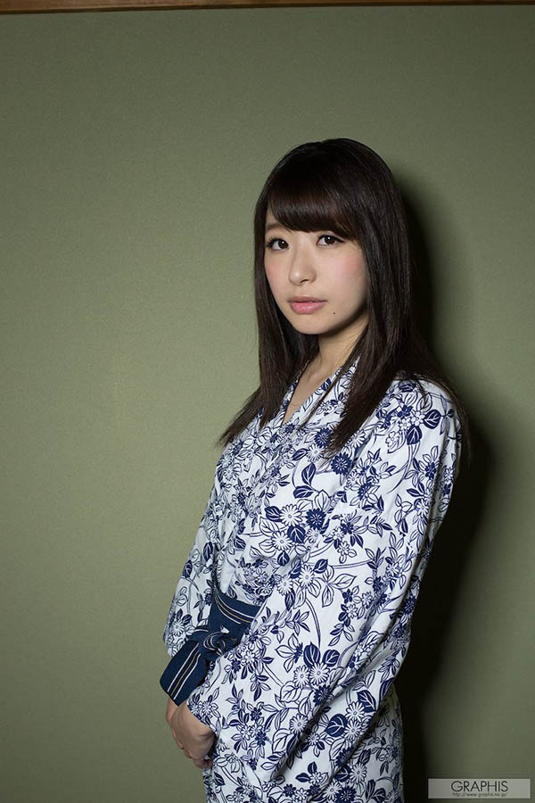 人氣四冠女王「初美沙希」E奶超養眼，「極品渾圓胸型」看點滿滿！