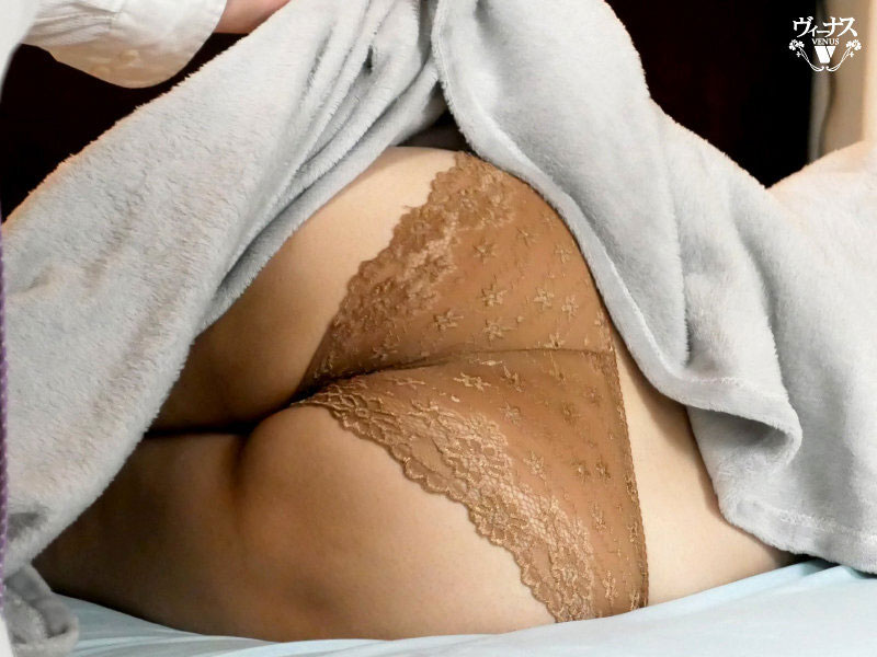 豐潤美臀看了就想頂… 錯把繼母當老婆將錯就錯先爽一波再說! ! !