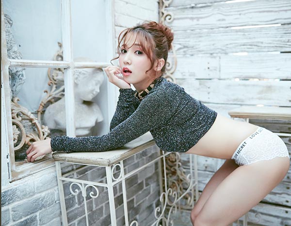 床上癖好、敏感帶、交情最好的女優? 資深暗黑女神「友田彩也香」專訪一次解密!