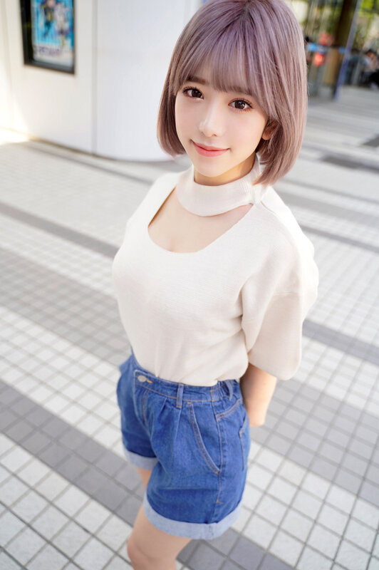 就愛玩男人！ 22歲「巨乳素女大生」超肉食，一天不吃棒棒糖就全身不舒服