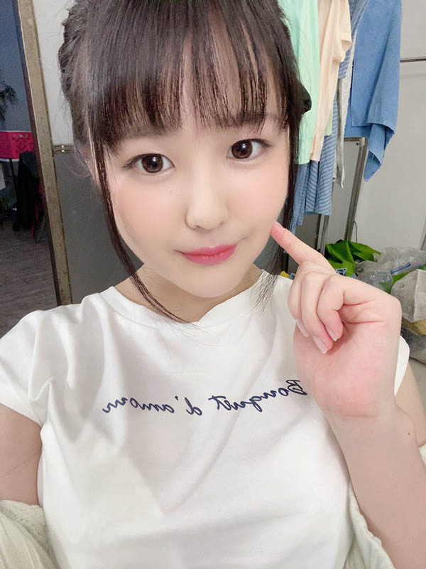 雪白鮮嫩！ 稚嫩美少女「間宮羽花」自曝想體驗像H漫的感覺…