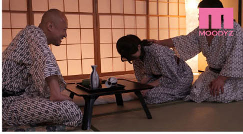 用身體換業績！巨乳OL「明日見未來」出差慘遭強迫性接待