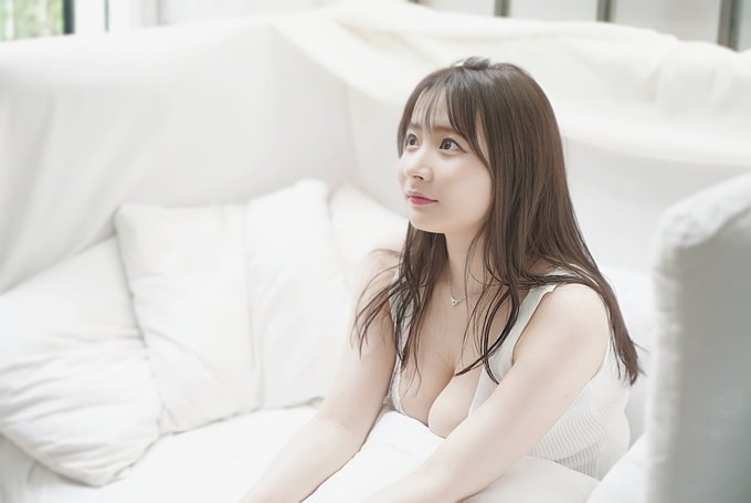 IP社100公L罩杯「超大奶新人出道」，153公分暴力曲線「乳量太兇」！